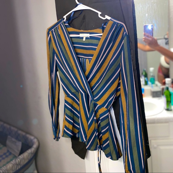 Medium sized shirt and US size 10 pants - Picture 1 of 4